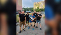 Namiesto odsúdenia prišla nezištná pomoc: Partia mužov zo sídliska zmenila život páru bez domova