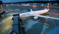 Dvoch pilotov United Airlines zatkli na letisku v Glasgowe. Pred letom do New Yorku nafúkali