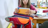 Koľko by mala vážiť školská taška? Nadmerná hmotnosť môže spôsobiť vážne ťažkosti u detí, varujú odborníci