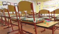 Sedia vo väzení, pretože ich deti nechodili do školy. Detský ombudsman hovorí o trhaní rodín a navrhuje iný trest