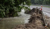 Výstraha pred povodňami aktuálne platí v 12 okresoch, varuje SHMÚ