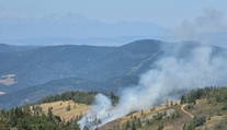 FOTO+VIDEO: Kojšovu hoľu zachvátili plamene. Hasiči už druhý deň bojujú aj s požiarom v Súľovských skalách