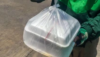 „Každý deň si niečo zoberiem.“ Kuriér na internete priznal, že odjedá z objednávok