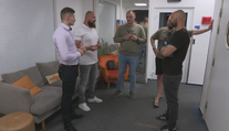 Vraj ich núti, aby väzňom robili zle. Takmer 30 zamestnancov sa v Dubnici nad Váhom sťažuje na šéfa