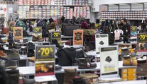 Novoročné výpredaje sú v plnom prúde: Zisťovali sme, ktoré produkty sa oplatí kupovať