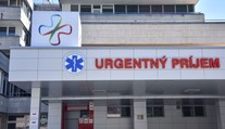 Utrpela veľmi vážne zranenia. Dievča (11) z nehody v Petržalke je naďalej v nemocnici