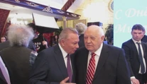 Rudolf Schuster nezabudol na narodeniny Michaila Gorbačova. Prekvapil ho týmto darom