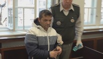 Trojica mala predávať mladú ženu na sex. Vzali jej peniaze a zamkli v dome