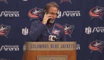 Kouč Columbusu baví svojou tlačovkou NHL. Zodvihol novinárov mobil a hovoril s jeho mamou