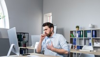 Obyčajný kašeľ môže signalizovať zákerné ochorenie. Lekári varujú pred podcenením príznakov