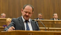 Psy a mačky budú od januára operovať bez umŕtvenia, tvrdí Simon