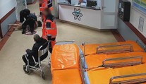 Vyhrážky nožom a útoky na zdravotníkov. Urgent v Nových Zámkoch zažil hororovú službu