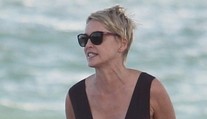 Sharon Stone pred 60-kou v plavkách. Krásna herečka starne s pokorou