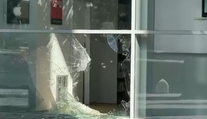 Nočná krádež v bratislavskom obchodnom centre. Zlodeji vzali elektroniku, pátra po nich polícia