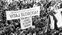 Deň, ktorý priniesol pád komunistického režimu. Pripomíname si 36 rokov od Nežnej revolúcie