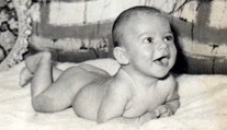 Spoznávate toto rozkošné bábätko? Dnes je z neho legenda česko-slovenskej hudobnej scény