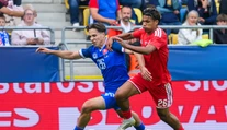Víťazný návrat Weissa na lavičku reprezentácie. V závere rozhodol debutant