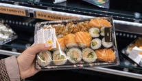 Sushi zo supermarketu môže vyzerať čerstvo. Tieto znaky však prezradia, ako je to naozaj
