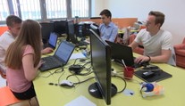 Koniec nevhodným komentárom na webe. „Trolom“ klepnú po prstoch aplikáciou