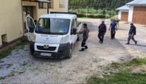 Keď sa zatvorili bane a fabriky, ostali nezamestnaní. Dnes v obci Slovinky o prácu už nie je núdza