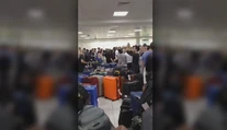 Chaos na britských letiskách: Viac než 2-tisíc zrušených letov a zúfalí pasažieri