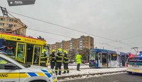 FOTO: V Košiciach sa zrazili električky, hlásia zranených. Vodička zrejme nedávala pozor