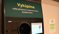 Zálohomaty by nemuseli vydávať iba bločky. Peniaze za fľaše a plechovky by sme mohli dostávať na účet