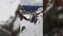 Zjazd sa zmenil na boj o prežitie. Snowboardistovi zachránila život náhoda