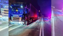 Tragická nehoda na strednom Slovensku. Chodec (†51) kráčal po strede cesty, zrazil ho kamión