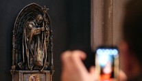 Z katedrály odcudzili kus látky s krvou bývalého pápeža Jána Pavla II.
