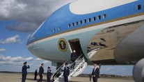 Modro-biely gigant, ktorým sa preváža najmocnejší človek sveta. Čo v sebe ukrýva Air Force One?