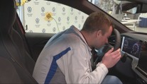 Volkswagen ukázal svoje materiálové laboratórium. Automobilka zamestnáva aj ovoniavačov