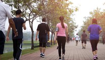 Nižšie riziko úmrtia bez ohľadu na príčinu. Podľa novej štúdie stačí aj menej ako 10-tisíc krokov denne