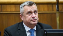 Andrej Danko vstúpil do sveta hudby. Zaberie svadobná pieseň na voličov?