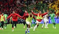 VIDEO: Bláznivé zábery z finále bavia svet. Podávači lôpt chceli okradnúť hviezdu a naháňali brankára
