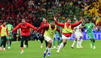 VIDEO: Bláznivé zábery z finále bavia svet. Podávači lôpt chceli okradnúť hviezdu a naháňali brankára