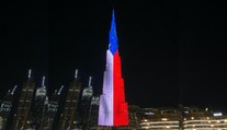Najvyššia budova sveta sa rozsvietila vo farbách československej trikolóry