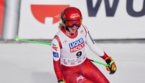 Predviedla takmer bezchybnú jazdu a v cieli žiarila šťastím. Rakúšanka Cornelia Hütterová ovládla zjazd