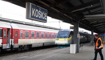 Ak cestujete na Veľkú noc za blízkymi, poponáhľajte sa. Miesta vo vlakoch a autobusoch sa rýchlo míňajú