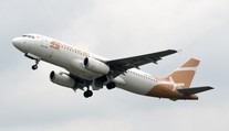 Zdesenie na palube lietadla. Pilot oznámil cestujúcim, že nedokáže pristáť