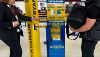 Bude Ryanair prísnejšie kontrolovať rozmery batožiny? Aerolinka zvažuje vyššie odmeny pre zamestnancov