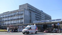 Bratislavská univerzitná nemocnica ponúka tisíce eur zdravotníkom, ktorí podpíšu, že tam odpracujú päť rokov