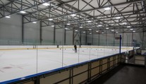 Po hokeji si budú môcť uvoľniť svaly v saune a oddýchnuť vo vírivke. Na Záhorí sa dočkali haly