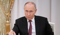 Putin testuje Západ taktikami „tesne pod hranicu vojny“. Mierovými rokovaniami len naťahuje čas, tvrdí šéfka špiónov