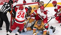 Oslavovali najrýchlejší hetrik v histórii, potom za minútu premrhali štvorgólové manko. Také finále NHL ešte nevidela