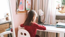 Budúceho prváčika netreba cez leto doučovať. Odborníčka radí, na čo ho pred školou pripraviť