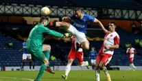 Kemar Roofe spoznal definitívny trest za brutálny kop do hlavy brankára Slavie