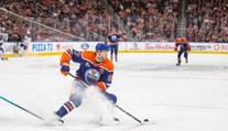VIDEO: McDavid zariadil Edmontonu bod, nováčik vyrovnal v poslednej sekunde a zavelil k obratu