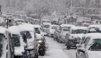 Vodiči majú v zime dve povinnosti navyše: O jednej niektorí ani nechyrujú