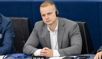 Milan Mazurek vstúpil do frakcie Európa suverénnych národov. Europoslanca za Republiku pôvodne odmietli